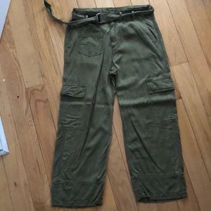 Cropped cargo pants